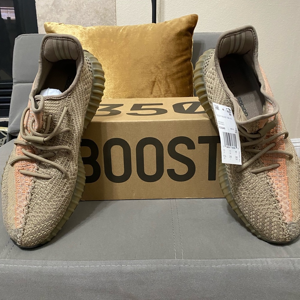 Brand New in box Yeezy Boost 350 V2 Sand Taupe Size 11 1/2 Mens